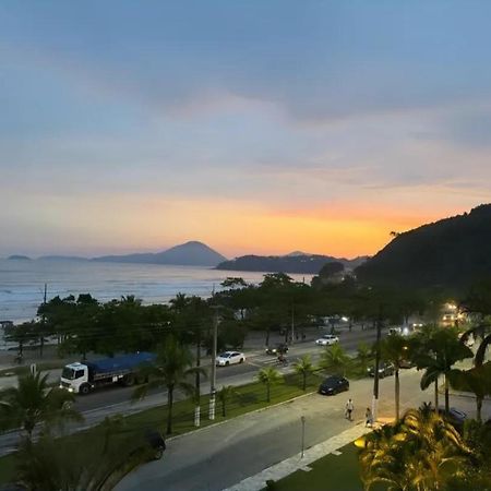 Praia Grande Ubatuba. Vista P/ o Mar Exterior foto